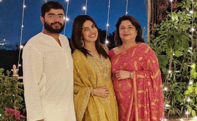 OMG! प्रियंका चोपड़ा ने दिवाली पर पहनी इतनी महंगी ड्रेस, कीमत जानकर हैरान रह जायेंगे आप