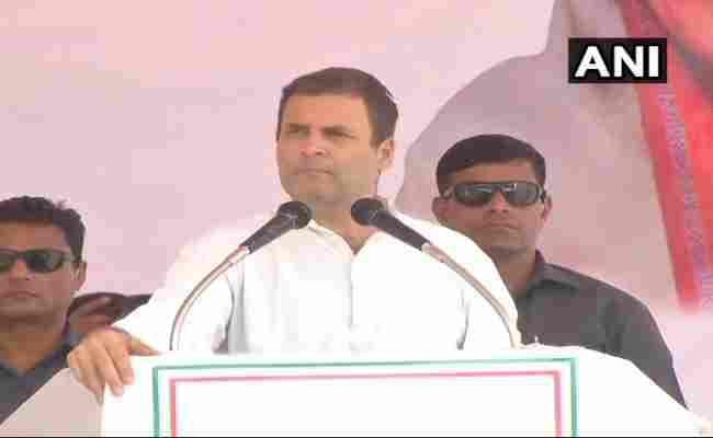 छत्तीसगढ़ की चुनावी सभा में पीएम मोदी पर बरसे राहुल गांधी, कहा उद्योगपतियों के कर्ज क्यों माफ किये?