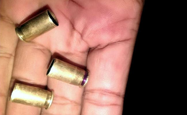 बेटी के प्रेम विवाह के विरोध में लड़के के मौसेरे भाई को घर से खींच कर मारी गोली, युवक की मौत