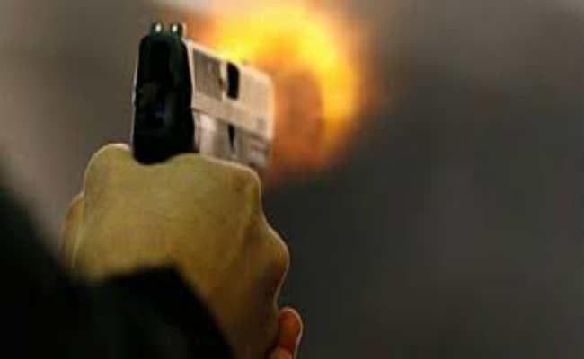 बाढ़ : बाढ़ में जागरण के दौरान दो पक्षों के बीच वर्चस्व को लेकर फायरिंग, गोली लगने से एक मरा, दूसरा जख्मी