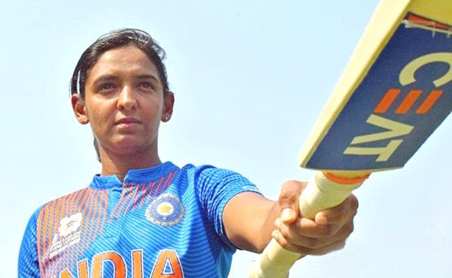 VIDEO : हॉकी स्टिक से क्रिकेट खेलती थी हिटवूमन हरमनप्रीत कौर, अब बल्ले से गेंदबाजों की उड़ा रही हैं धज्जियां