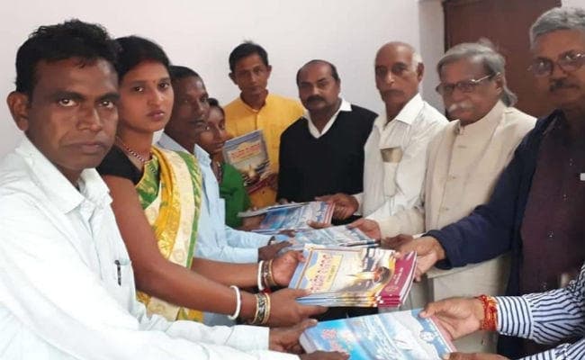 खरसावां : हाई स्कूल के ओड़िया भाषी छात्रों को मिलेगी साहित्य व व्याकरण की पुस्तकें