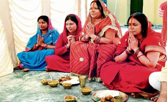 Jitiya Vrat Date: मिथिला में माछ-मड़ुआ आज, महिलाएं कल से रखेंगी जितिया व्रत, जानें पूरी डिटेल्स Jitiya Vrat Date: मिथिला में माछ-मड़ुआ आज, महिलाएं कल से रखेंगी जितिया व्रत, जानें पूरी डिटेल्स