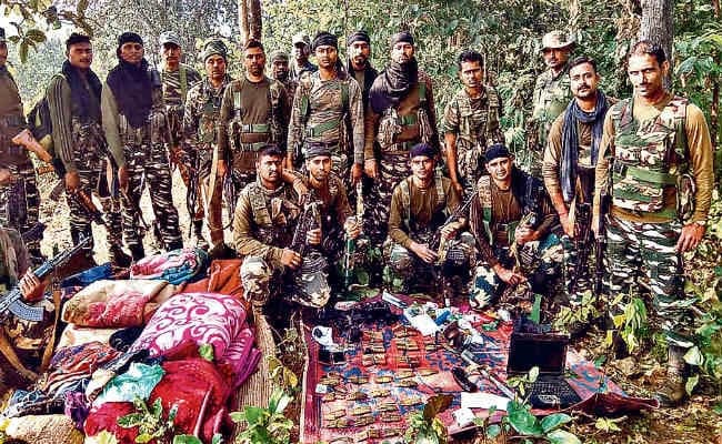 चाईबासा : टेमना पहाड़ी पर जवानों व उग्रवादियों में मुठभेड़, भारी मात्रा में हथियार जब्त