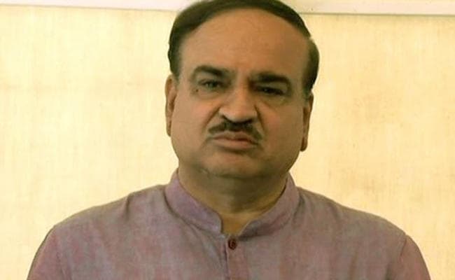 कैंसर से पीड़ित केंद्रीय मंत्री अनंत कुमार का बेंगलुरु में निधन, राजकीय सम्मान के साथ कल होगा अंतिम संस्कार