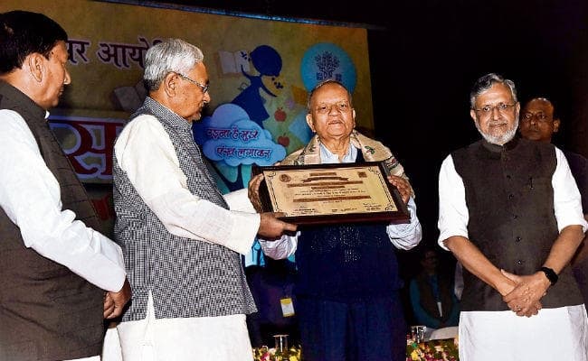 पटना : नयी पीढ़ी के विकास व सोच से बदलेगा समाज वैमनस्य फैलाने वालों से रहें हमेशा सावधान : नीतीश कुमार