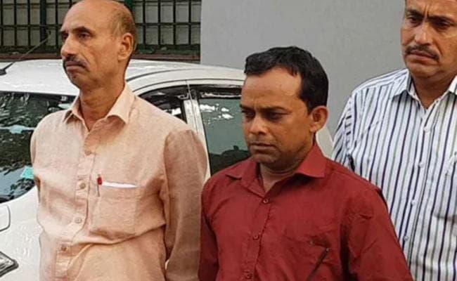 नक्सलियों को हथियार सप्लाई करने वाला अजित रे महाराष्ट्र से गिरफ्तार
