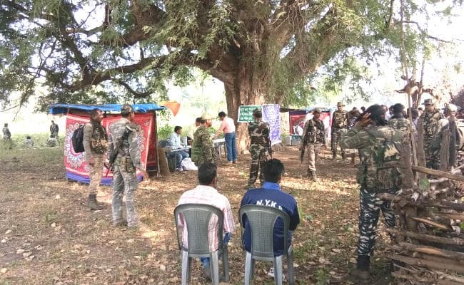 छत्तीसगढ़ चुनाव 2018 : कड़ी सुरक्षा के बीच 12 बजे तक 23 फीसदी मतदान