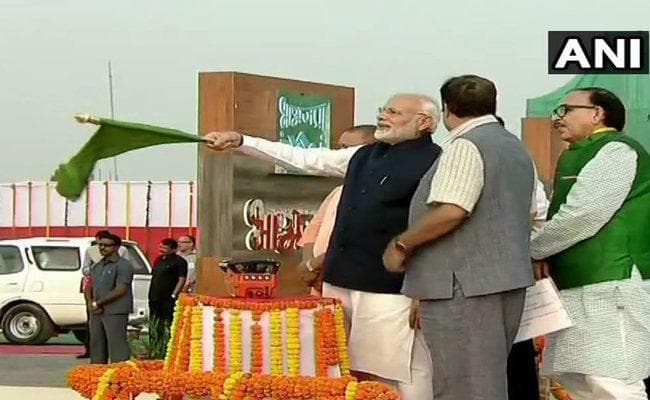 अब गंगा में आ-जा सकेंगे बड़े जहाज, PM मोदी ने किया मल्टी मॉडल टर्मिनल का उद्घाटन