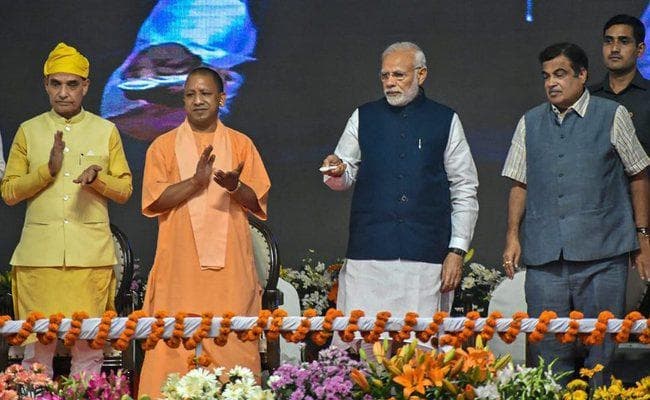 मोदी ने वाराणसी को दी 2413 करोड़ रुपये की सौगात, कहा - देश चाहता है विकास की राजनीति