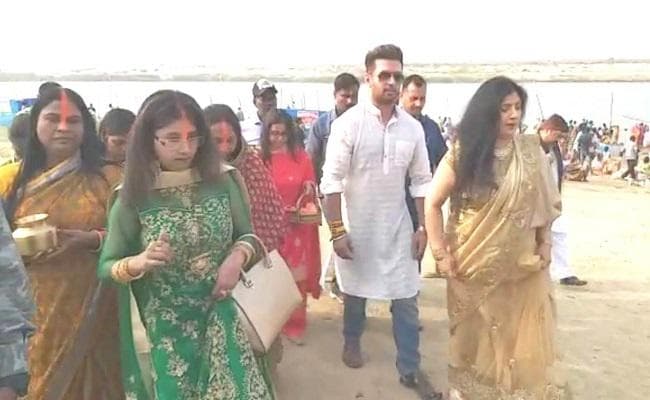 लोजपा सांसद चिराग पासवान ने पटना स्थित कचहरी घाट से भरा खरना का गंगाजल