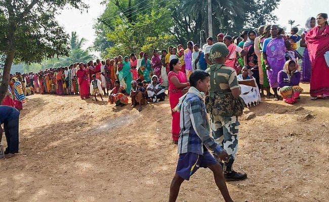 छत्तीसगढ़ विस चुनाव : नक्सली गढ़ में बुलेट पर भारी बैलेट, पहले चरण में 70 फीसदी मतदान