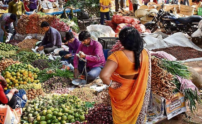 छठ पूजा का बाजार : सेब और केला से महंगा बिक रहा जंगली फल, सबसे सस्ता पानीफल, आम 300 रुपये किलो