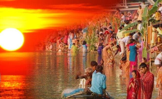 ...हे दीनानाथ, सबको रोशनी देना!