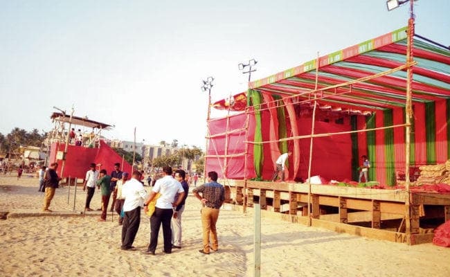 मुंबई के जुहू बीच पर छठ पूजा का उल्लास