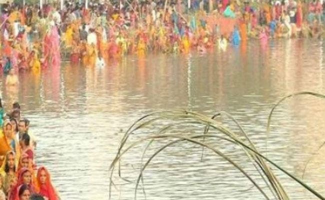 यूपी : छठ पूजा पंडाल में बिजली का करंट लगने से दो की मौत