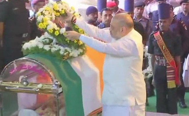 अनंत कुमार का पार्थिव शरीर पंचतत्व में विलीन, उपराष्ट्रपति समेत कई नेताओं ने दी श्रद्धांजलि