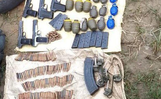 जम्मू-कश्मीर : LOC पर घुसपैठ की कोशिश नाकाम, तीन आतंकी ढेर, भारी मात्रा में गोला-बारूद बरामद