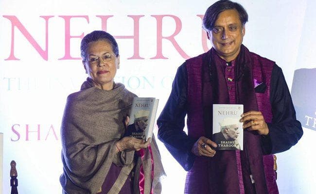 सोनिया का मोदी सरकार पर निशाना, कहा - नेहरू की विरासत को कमतर करने की कोशिश हो रही