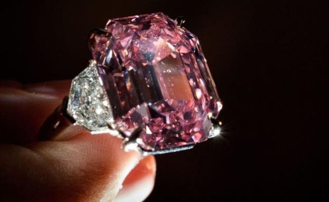 दुनिया का सबसे महंगा हीरा : 361 करोड़ रुपये में बिका 19 कैरेट का पिंक डायमंड