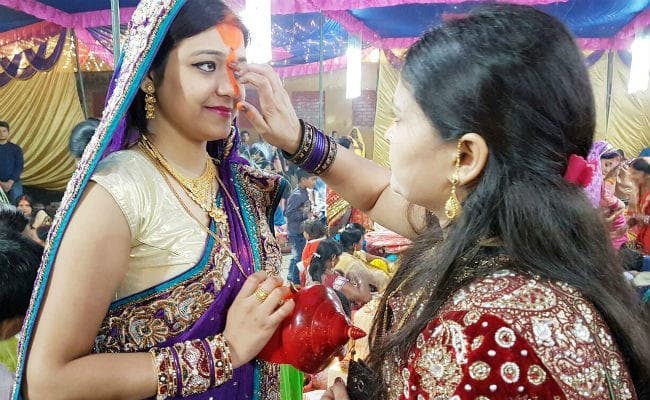 उदीयमान सूर्य को अर्घ देने के साथ पूरा हुआ छठ व्रत, CM नीतीश ने राज्यवासियों के सुख, शांति एवं समृद्धि के लिए की प्रार्थना