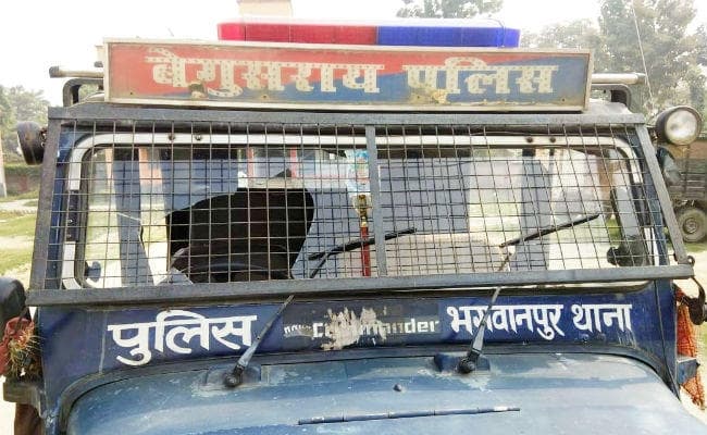 प्रेम प्रसंग में पटना से घर लौटे छात्र की पीट-पीट कर हत्या, आक्रोशित लोगों ने पुलिस जीप पर किया पथराव