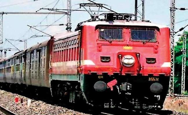 स्टेशन मास्टर ने पांच दिन पहले ही दिल्ली के लिए रवाना कर दिया स्पेशल ट्रेन, मची अफरातफरी