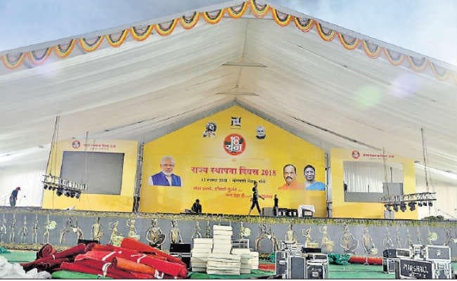 4400 वर्गफीट में बना है मुख्य मंच,  25000 लोगों के बैठने की व्यवस्था, सीएम ने  लिया तैयारी का जायजा