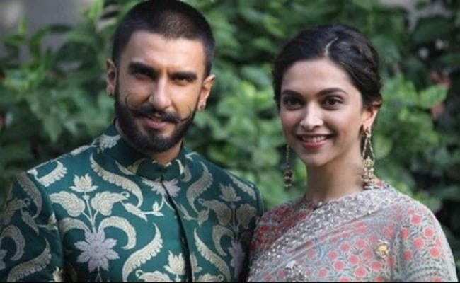 VIDEO : छाते से ब्राइडल लुक छिपाती दिखीं दीपिका पादुकोण, लाल साड़ी में दिखीं