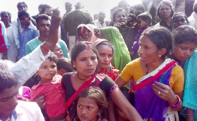 बेतिया में दुहराया गया दिल्ली का निर्भया कांड, दरिंदों की गिरफ्तारी को लेकर ग्रामीणों में आक्रोश, देखें वीडियो