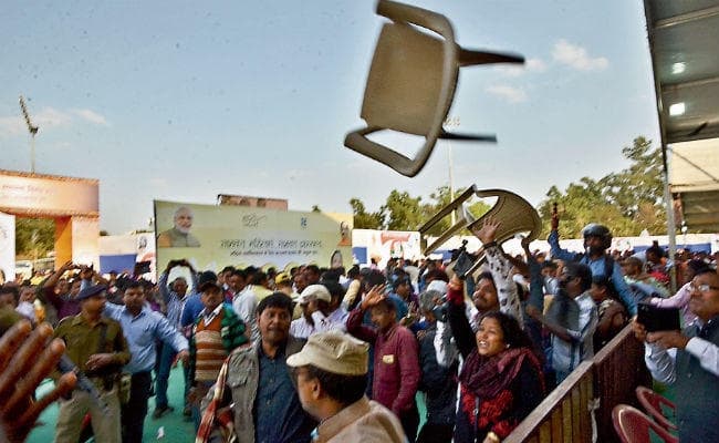 रांची : धरी रह गयी पुलिस की तैयारी और मोरहाबादी मैदान पहुंच गये हजारों पारा शिक्षक, किया बवाल