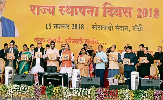 19वें झारखंड स्थापना दिवस : पूरा झारखंड खुले में शौच से मुक्त घोषित, राज्यपाल व सीएम ने किया संबोधित