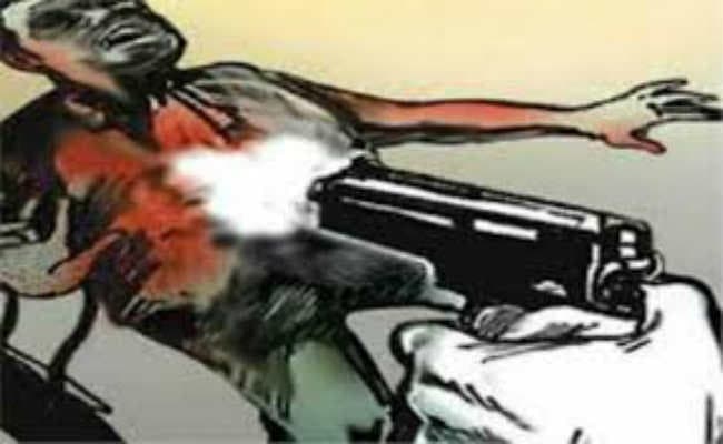 मरीन ड्राइव पर बिना नंबर के पल्सर से आये अपराधियों ने युवक को मारी गोली, गंभीर, दो हमलावरों ने दिया घटना को अंजाम
