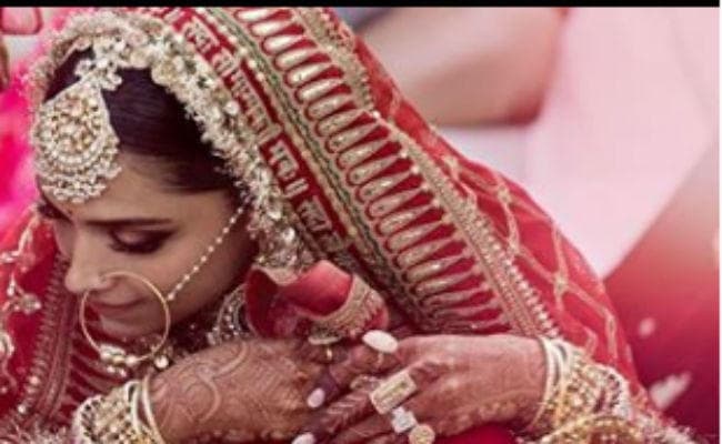 संस्‍कृत श्‍लोक से सजी है दीपिका पादुकोण की शादी की चुनरी, क्‍या आपने देखी