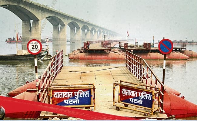 पीपा पुल शुरू होने पर ही बंद होगा गांधी सेतु के पूर्वी लेन पर वाहनों का परिचालन