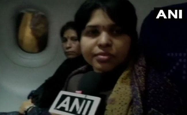 सामाजिक कार्यकर्ता तृप्ति देसाई सबरीमला जाने के लिए केरल पहुंची, हवाई अड्डे पर फंसी
