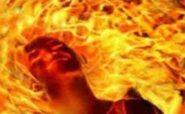 परसा और दानापुर में विवाहिता को जलाया