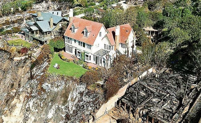 कैलिफोर्निया के जंगलों में आग के बाद बर्बादी का मंजर, 600 लोग लापता