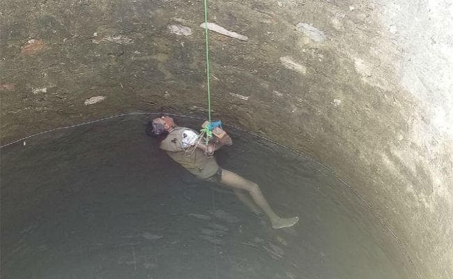 सरायकेला : साप्ताहिक बाजार करने आये युवक की हत्या कर शव को कुएं में फेंका