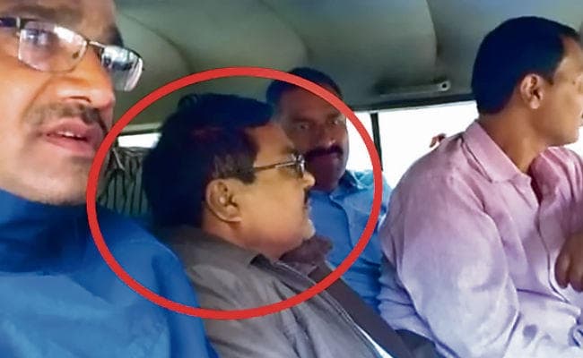 बेगूसराय में 6 लाख घूस लेते MDM को निगरानी ने किया गिरफ्तार, इधर, दानापुर नगर पर्षद के प्रधान लिपिक और सहयोगी भी गिरफ्तार