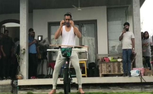 ...जब धौनी ने बस चलाकर भारतीय टीम को होटल तक पहुंचाया, जानें रोचक किस्सा