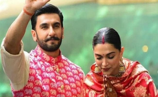 दीपिका-रणवीर ने हाथ जोड़कर स्वीकार की बधाई, देखें तस्वीर