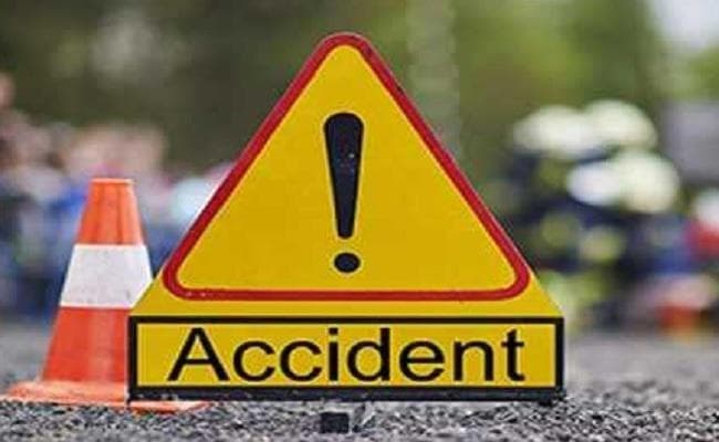 दिल्ली से मधुबनी जा रही बस दरभंगा में पलटी, तीन की मौत, 12 घायल