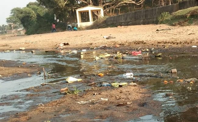 बड़कागांव : कोयला खदान का पानी नदियों में बहाने से नदियां हुई प्रदूषित