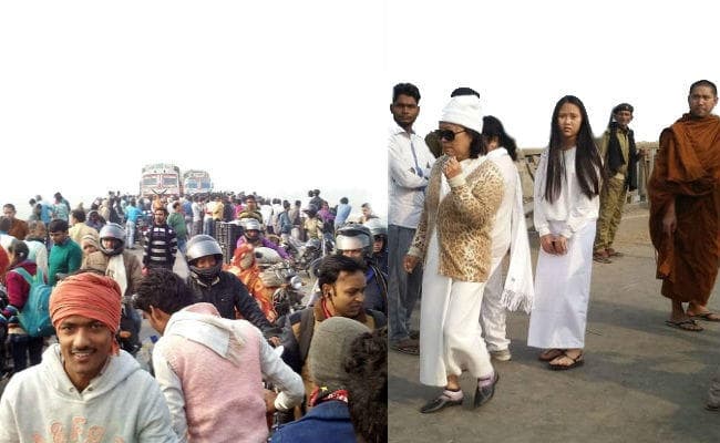 दिल्ली-असम को जोड़ने वाली डुमरिया सेतु पर 20 घंटे से लगा है जाम, विदेशी पर्यटक भी फंसे