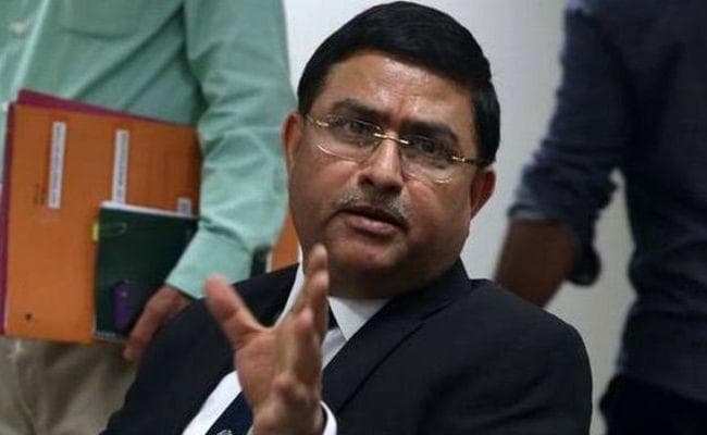 अस्थाना के खिलाफ प्राथमिकी की जांच कर रहे CBI अधिकारी Court पहुंचे, तबादले को दी चुनौती