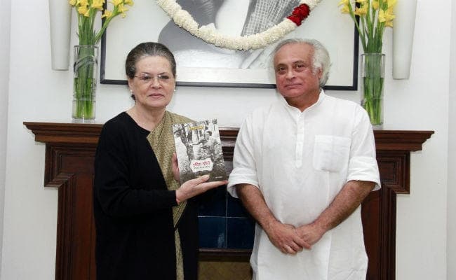 इंदिरा की जयंती पर हुआ ‘इंदिरा गांधी, प्रकृति में एक जीवन’ किताब का विमोचन