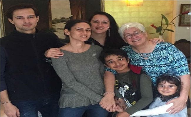 पेरिटोनियल और गर्भाशय के कैंसर से ग्रसित हैं ''मेजर साब'' में बिग बी की जीवनसंगिनी नफीसा अली