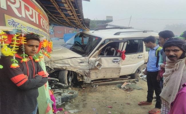 हाइवे पर फटा तेज रफ्तार स्कॉर्पियो का टायर और फिर...