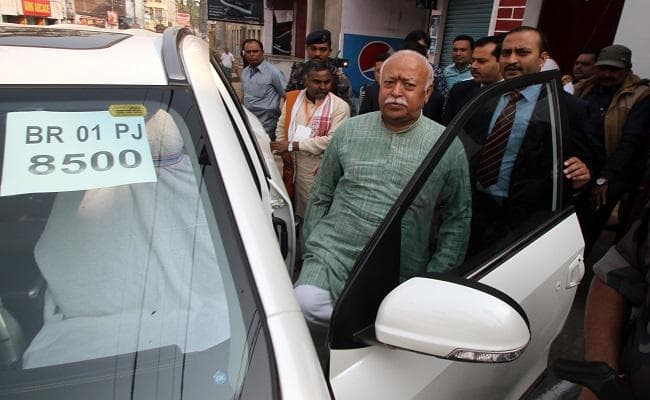 स्वयं सेवक मिलजुल कर देशहित में चिंतन करें, रोजाना एक घंटे शाखा में जाएं : मोहन भागवत